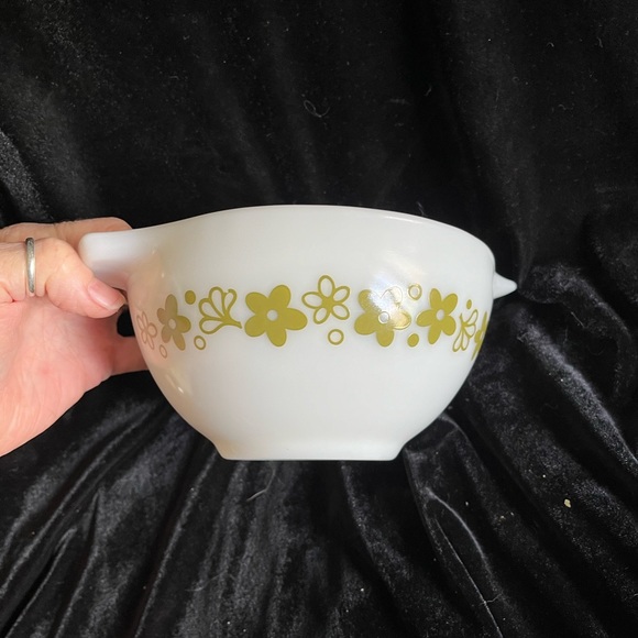 Pyrex #441 1 1/2pt Cinderella bowl Spring blossom, crazy daisy. 2 bowls for sale - Picture 5 of 6